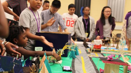 Science of Smart Cities students display their model city to faculty, friends, and family. 