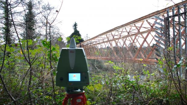 laser scanning old bridge