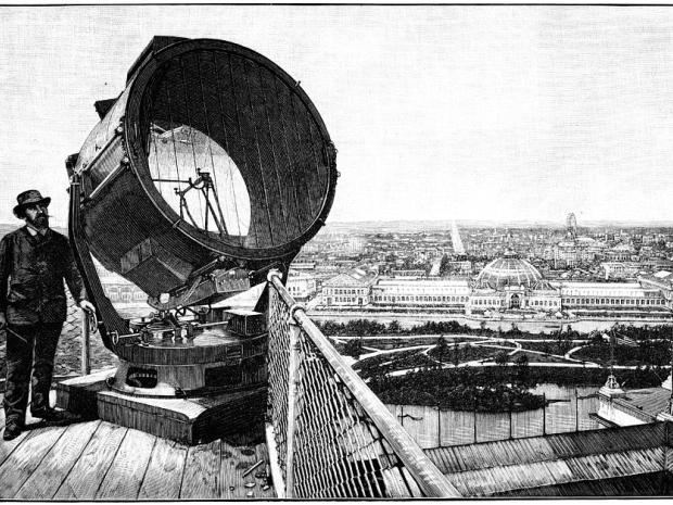 a vintage photo of a large search light at the 1893 Chicago World’s Fair