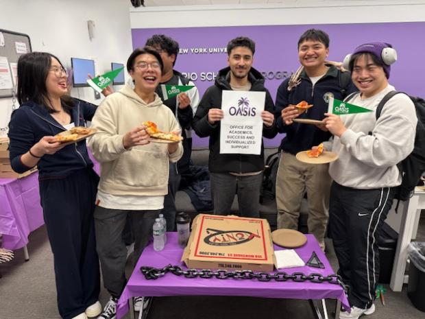 students eatting pizza and holding OASIS pennants