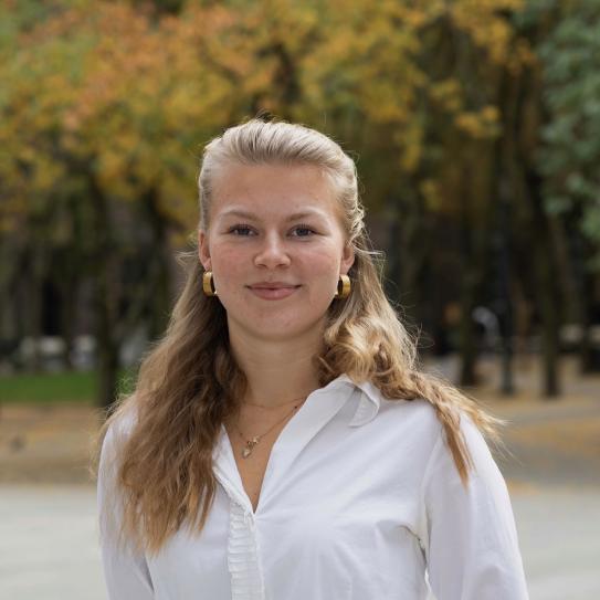 Headshotof Selma Smith Kvalvaag