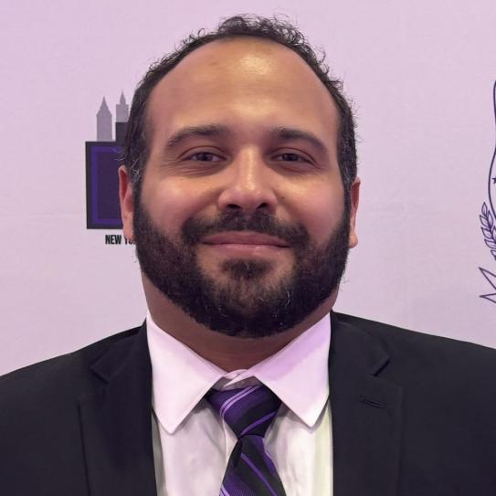 Portrait Photo of Steven Ruiz