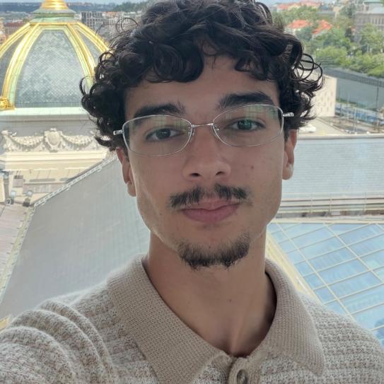 Zeca Gomes Headshot